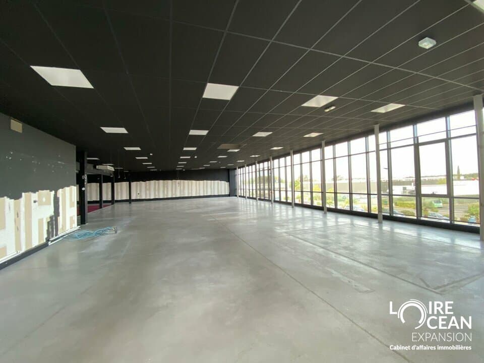 Local commercial · 720 m² · Location — photo 2