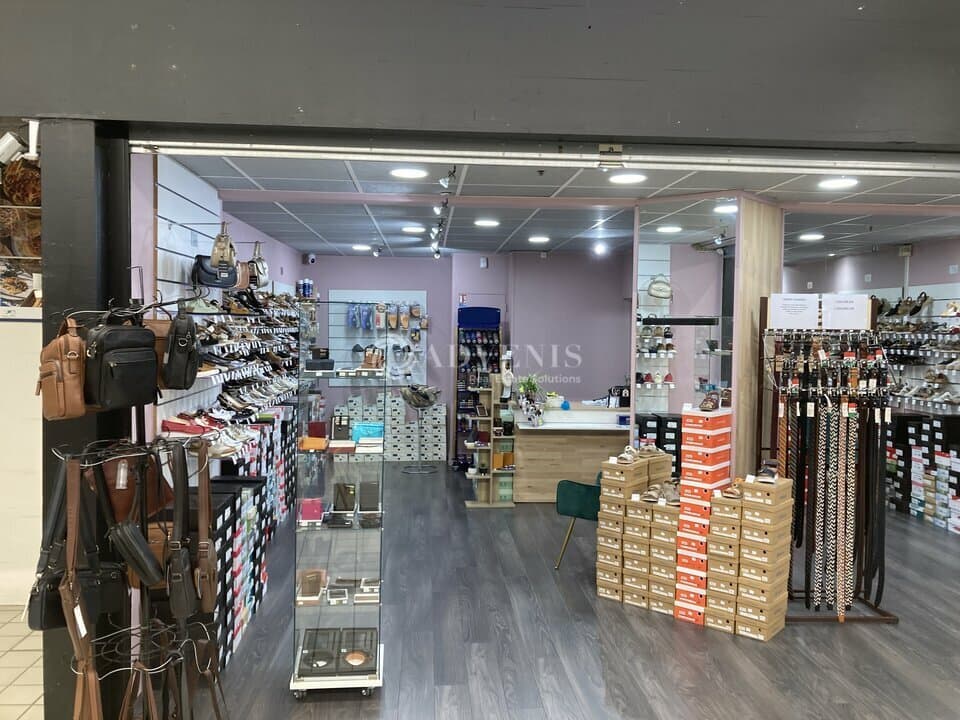 Chaussures Femmes · 35 m² · Fonds de commerce — photo 2