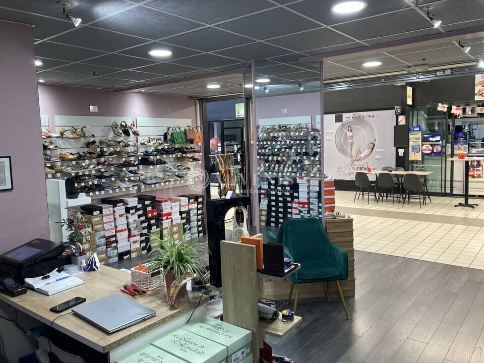 Chaussures Femmes · 35 m² · Fonds de commerce — photo 3