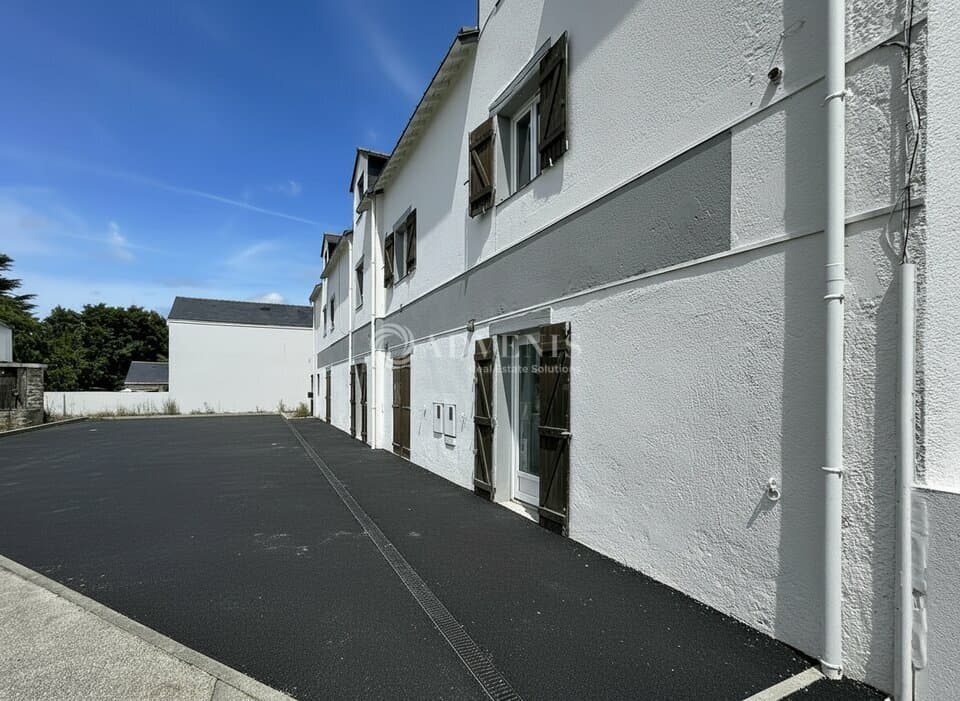 Local commercial · 42 m² · Achat des murs — photo 1