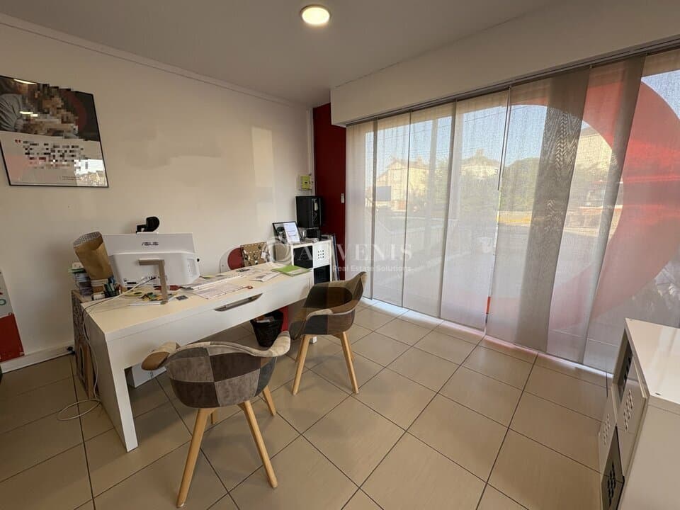 Local commercial · 76 m² · Location — photo 1
