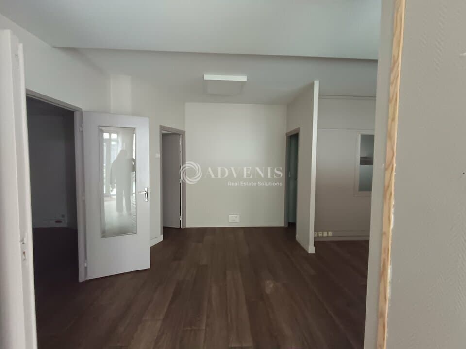 Local commercial · 105 m² · Location — photo 3