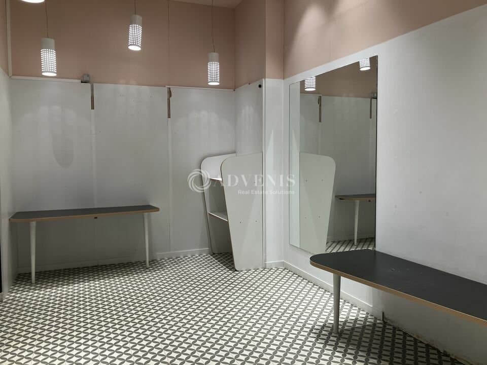 Local commercial · 300 m² · Location — photo 3