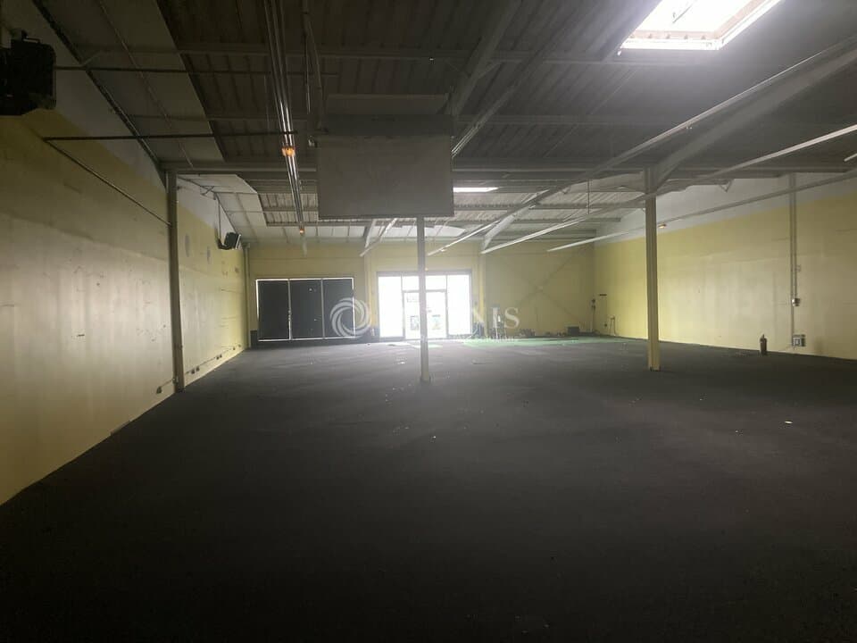 Local commercial · 444 m² · Location — photo 2