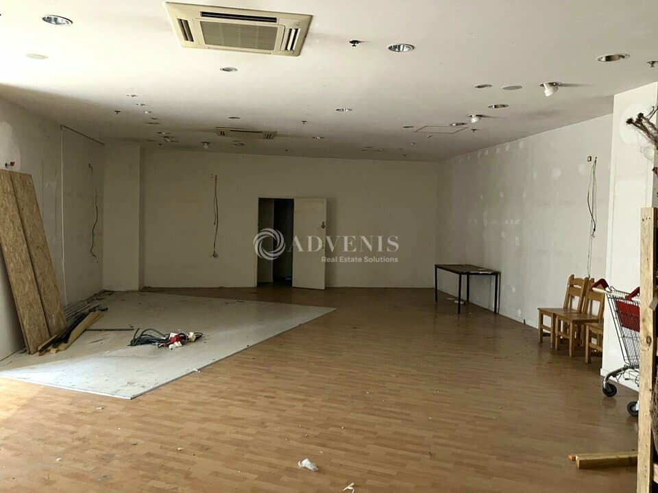 Local commercial · 126 m² · Location — photo 3