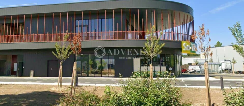 Local commercial · 700 m² · Location — photo 3