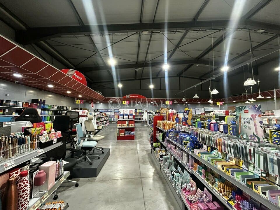 Local commercial · 646 m² · Achat des murs — photo 2