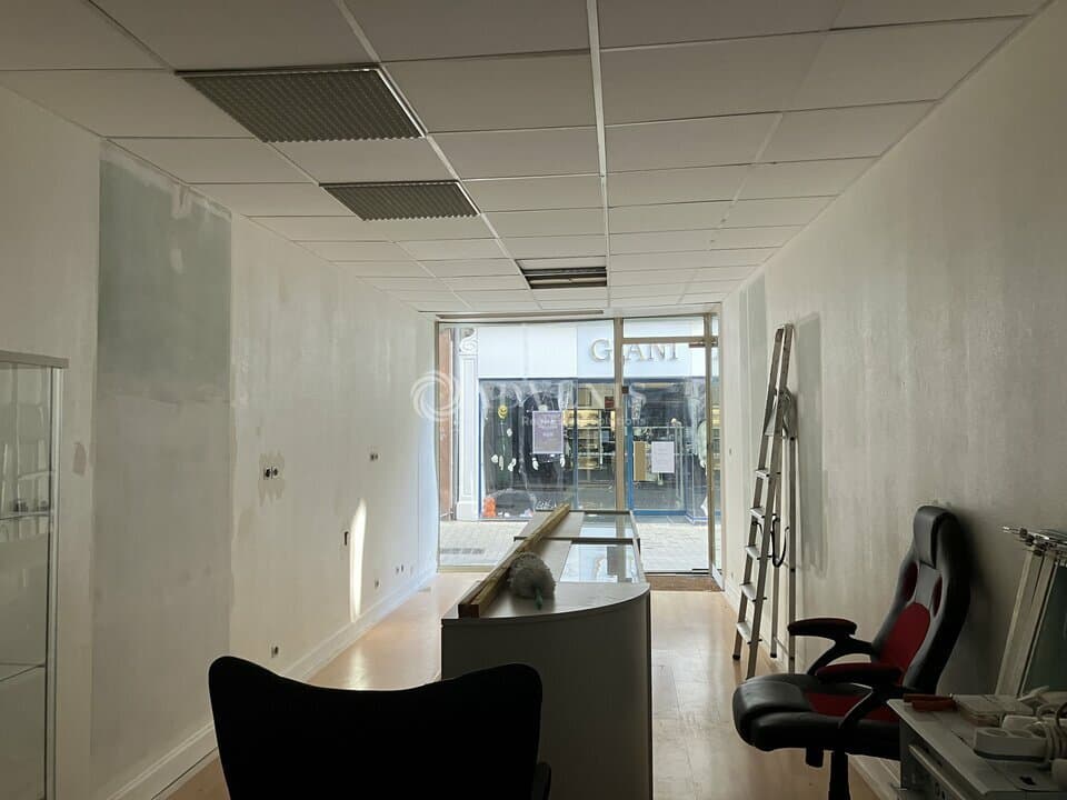 Local commercial · 76 m² · Achat des murs — photo 3