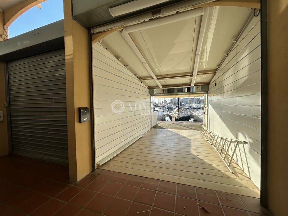 Local commercial · 41 m² · Location — photo 1