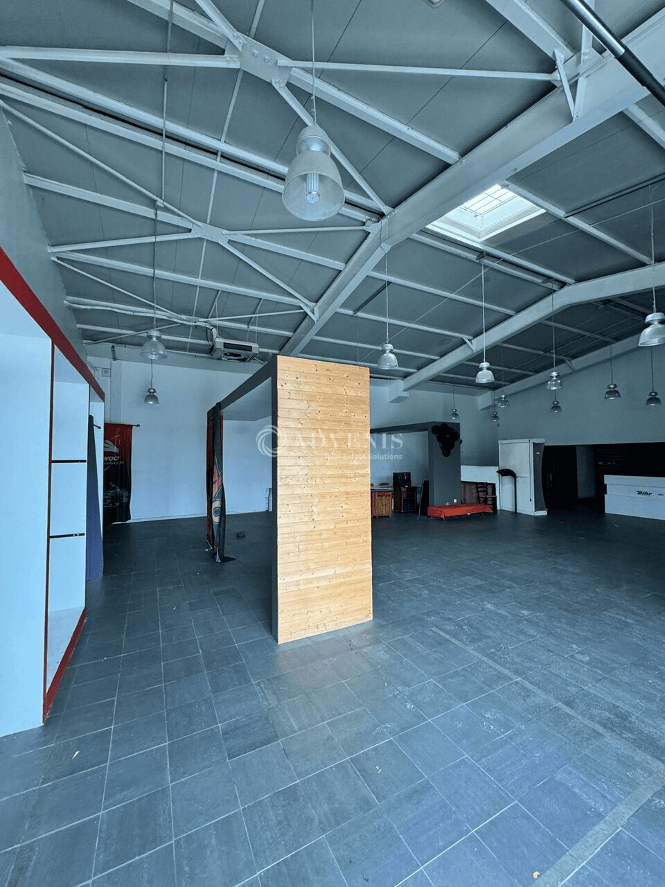 Cycle, Moto · 288 m² · Location — photo 1