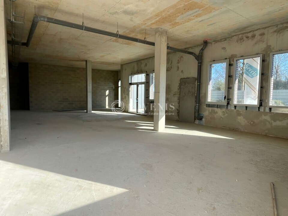 Local commercial · 777 m² · Achat des murs — photo 2
