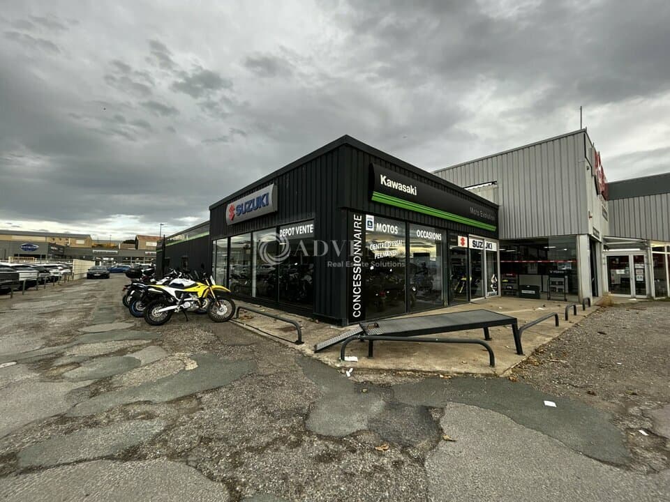 Local commercial · 328 m² · Location — photo 1
