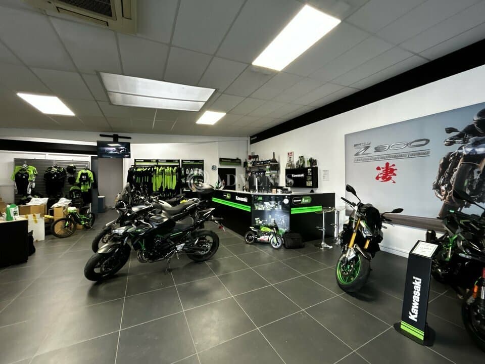Local commercial · 328 m² · Location — photo 3