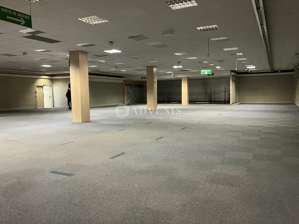 Local commercial · 618 m² · Location — photo 1