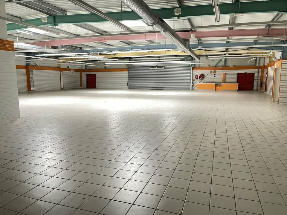 Local commercial · 900 m² · Location — photo 1