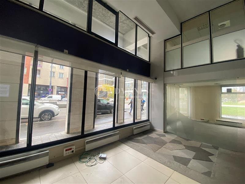 Local commercial · 221 m² · Location — photo 2