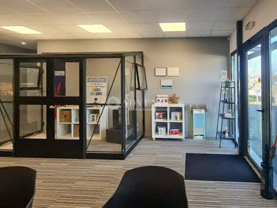 Local commercial · 153 m² · Location — photo 2