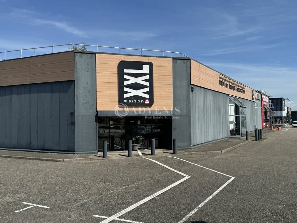 Local commercial · 951 m² · Location — photo 2