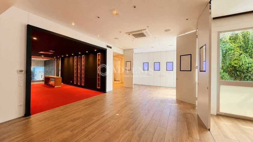 Local commercial · 230 m² · Location — photo 1