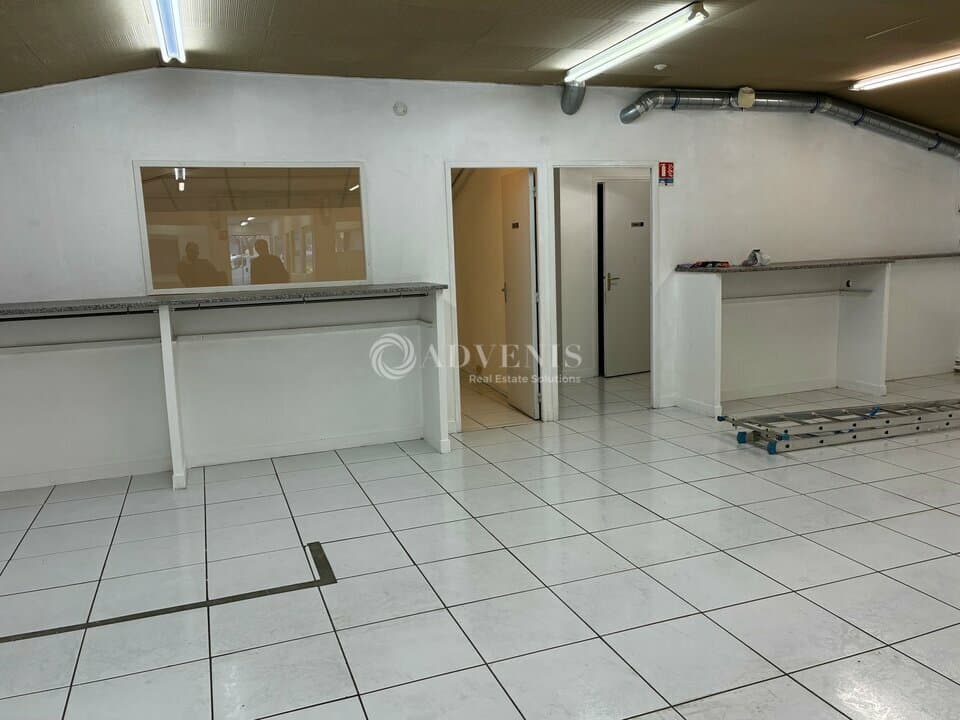 Local commercial · 196 m² · Achat des murs — photo 3