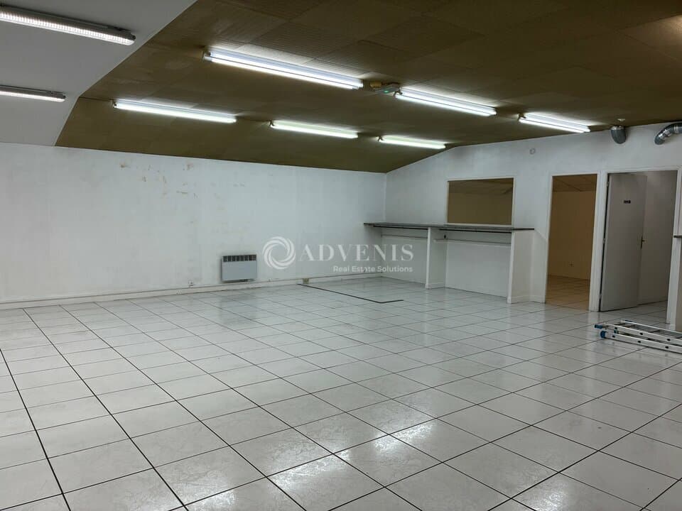 Local commercial · 196 m² · Achat des murs — photo 1