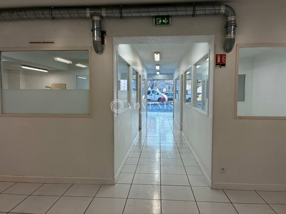 Local commercial · 196 m² · Achat des murs — photo 2