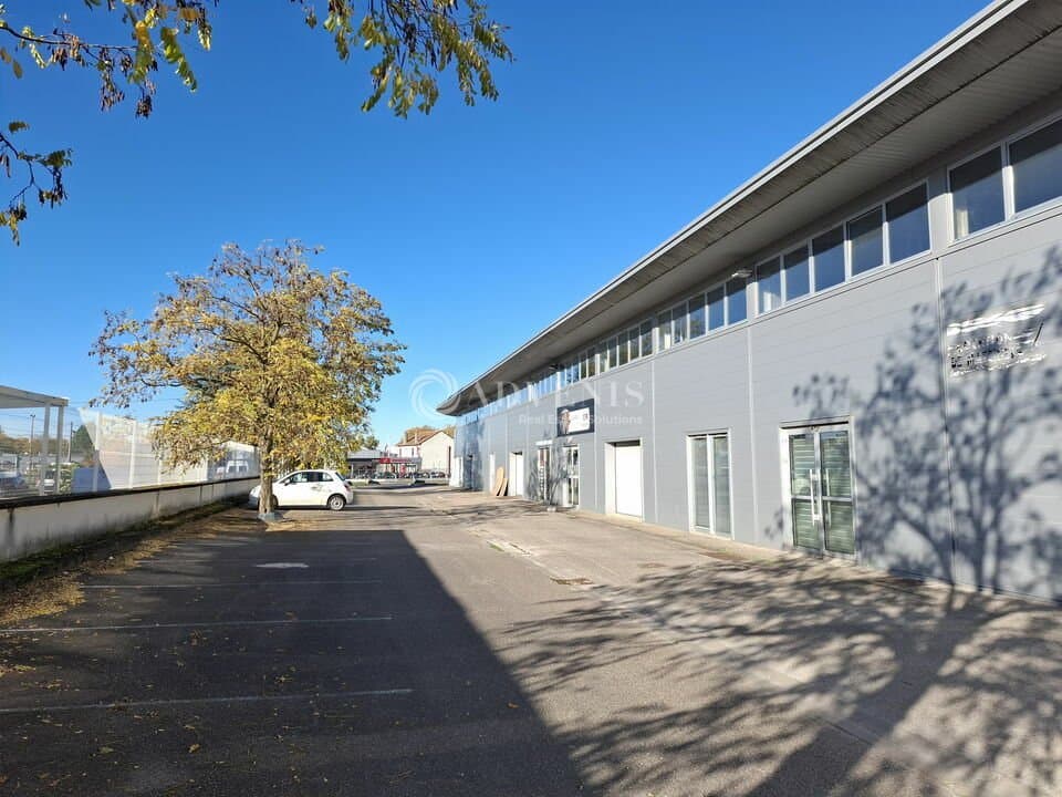 Local commercial · 1117 m² · Location — photo 3