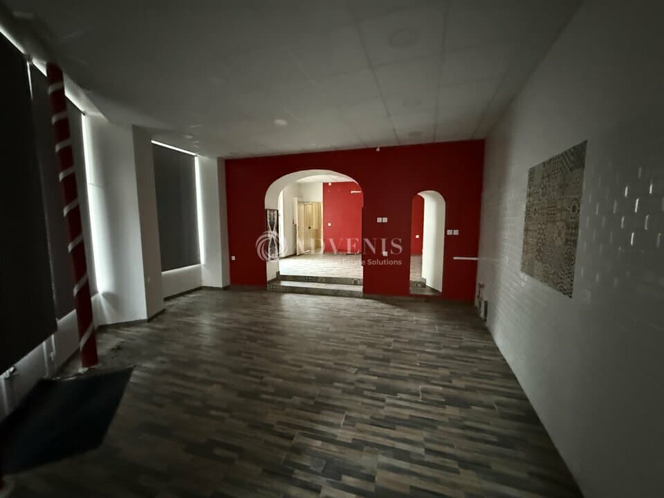 Local commercial · 100 m² · Achat des murs — photo 2