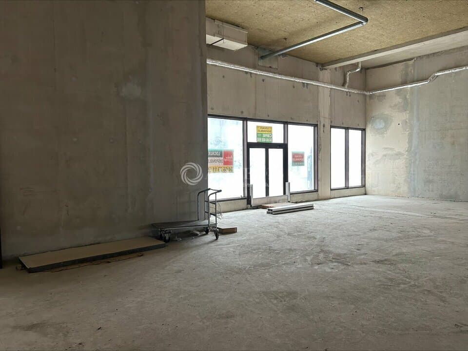 Local commercial · 550 m² · Location — photo 2