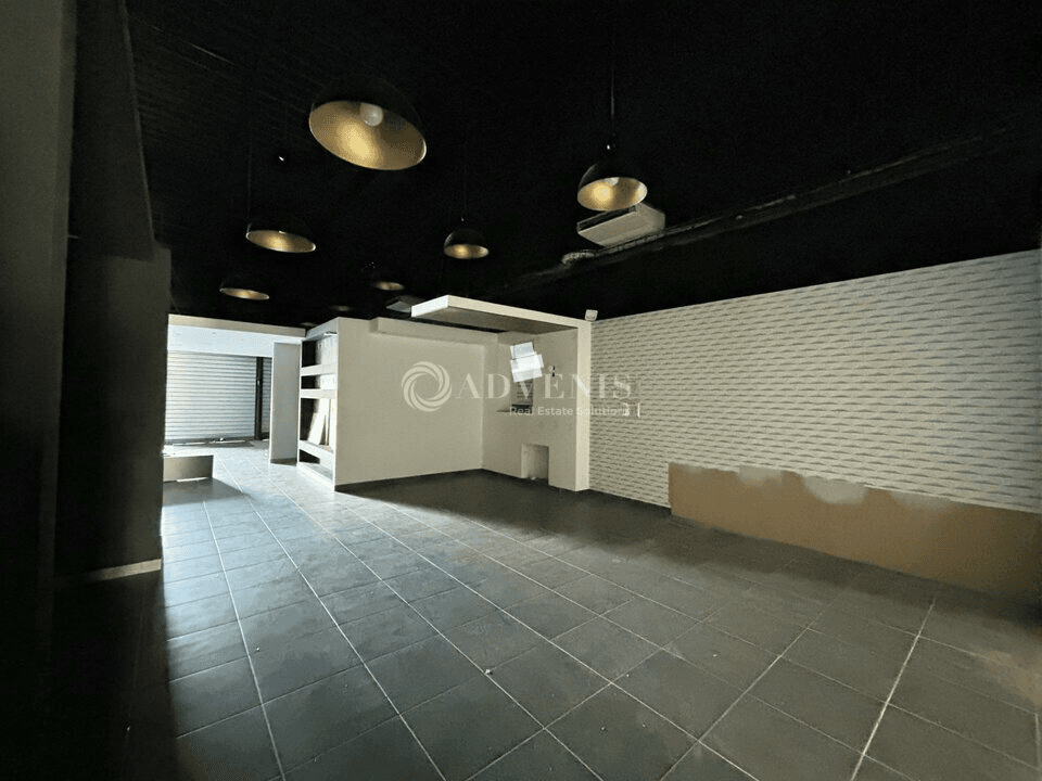 Local commercial · 344 m² · Location — photo 2