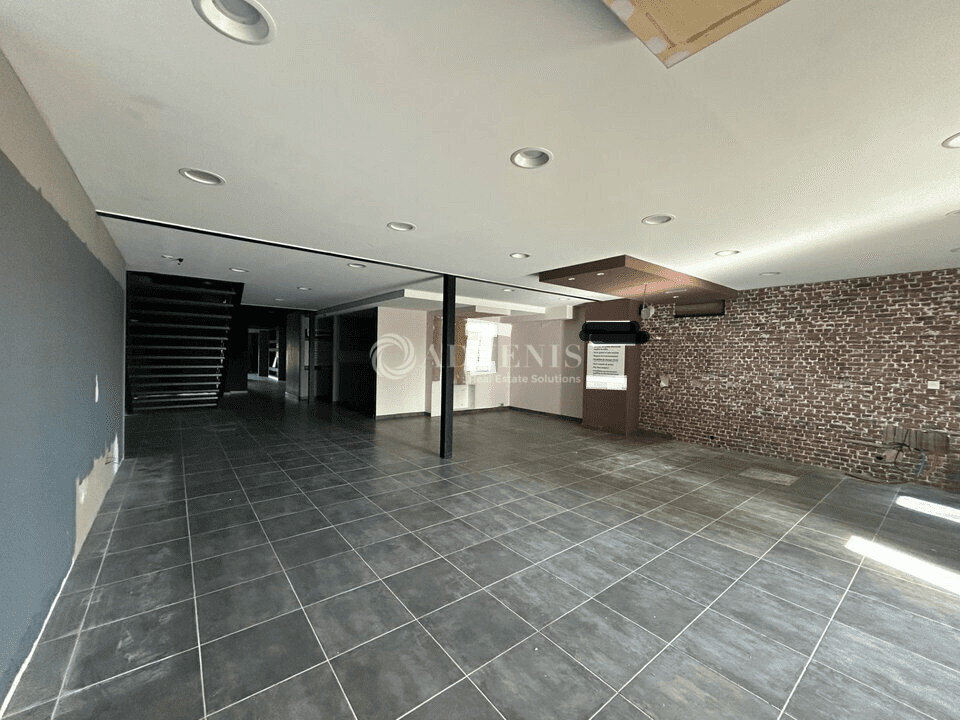 Local commercial · 344 m² · Location — photo 1