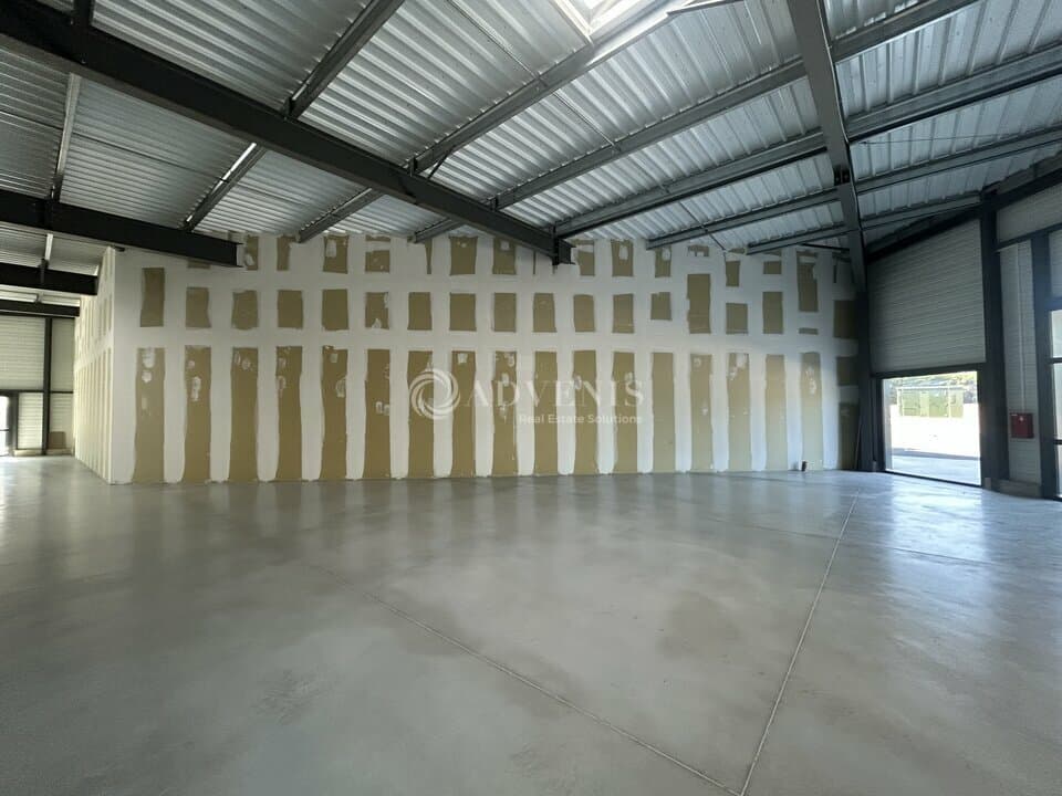 Local commercial · 579 m² · Location — photo 3