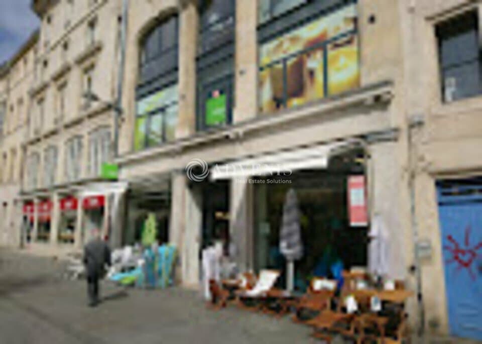Local commercial · 498 m² · Location — photo 2