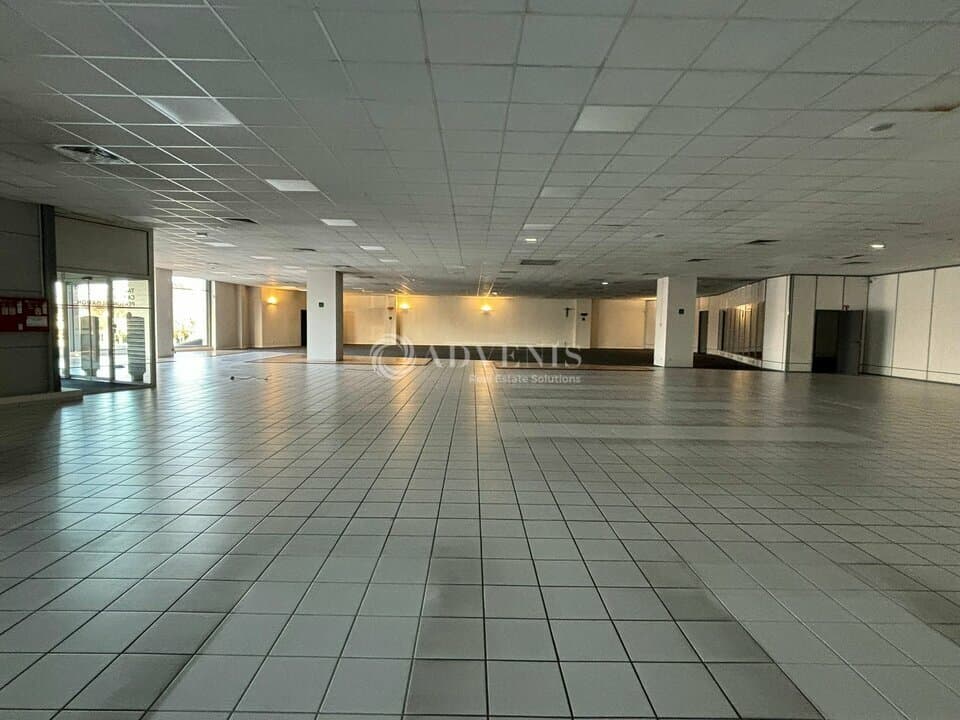 Local commercial · 1250 m² · Location — photo 3