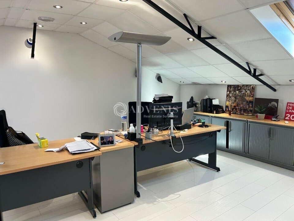 Local commercial · 573 m² · Location — photo 2