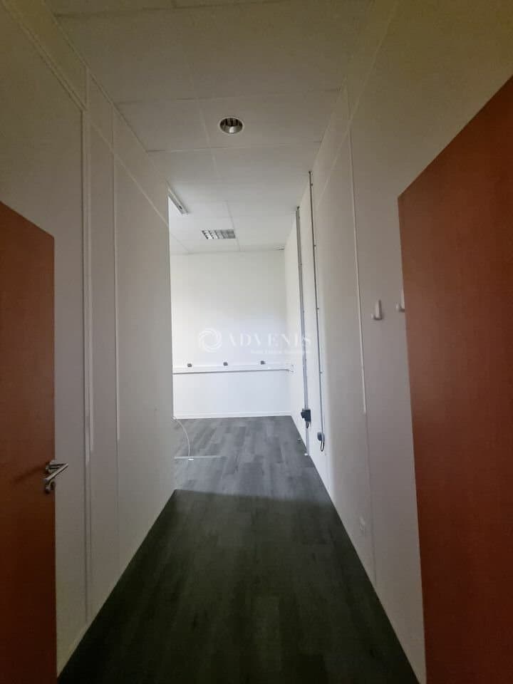 Local commercial · 302 m² · Location — photo 3