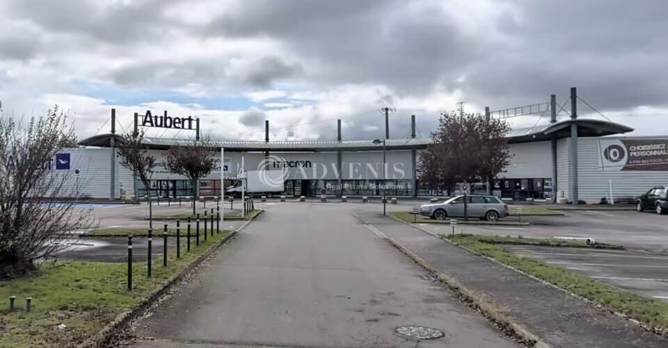 Local commercial · 607 m² · Location — photo 1