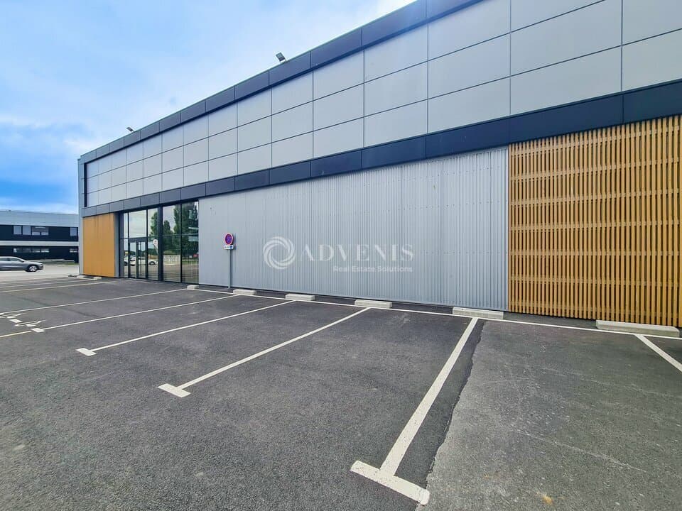 Local commercial · 1050 m² · Location — photo 2