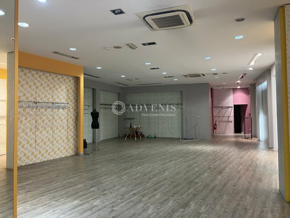 Local commercial · 300 m² · Location — photo 2
