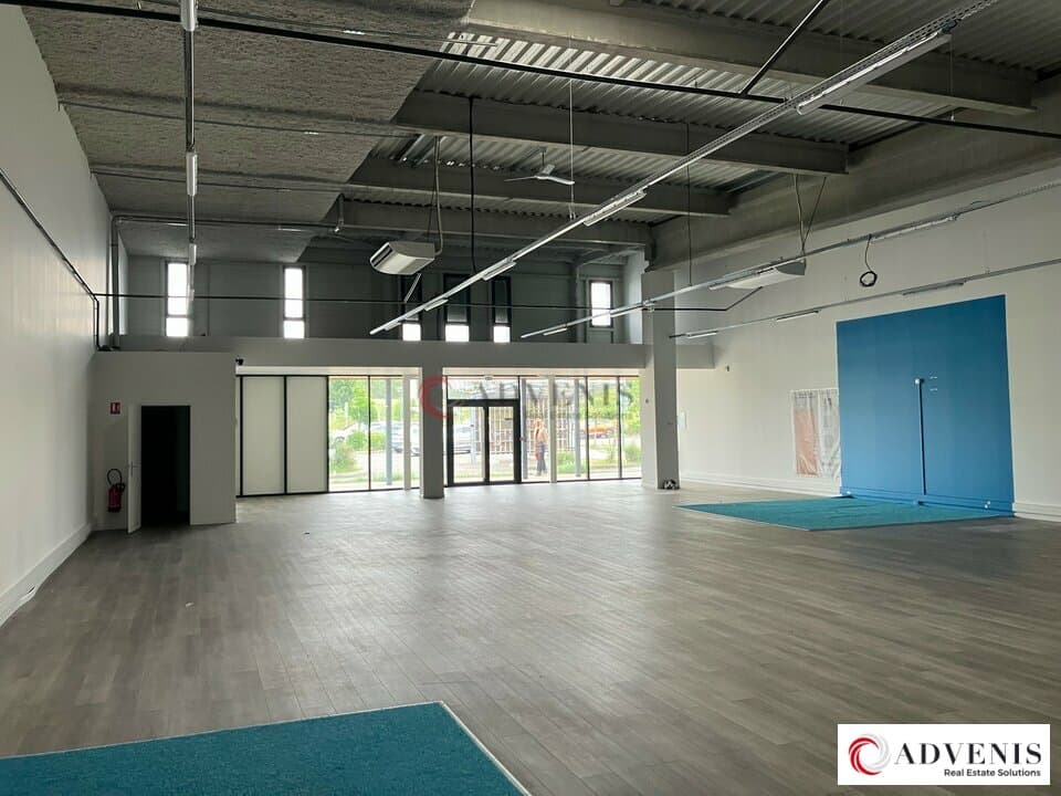 Local commercial · 446 m² · Location — photo 3