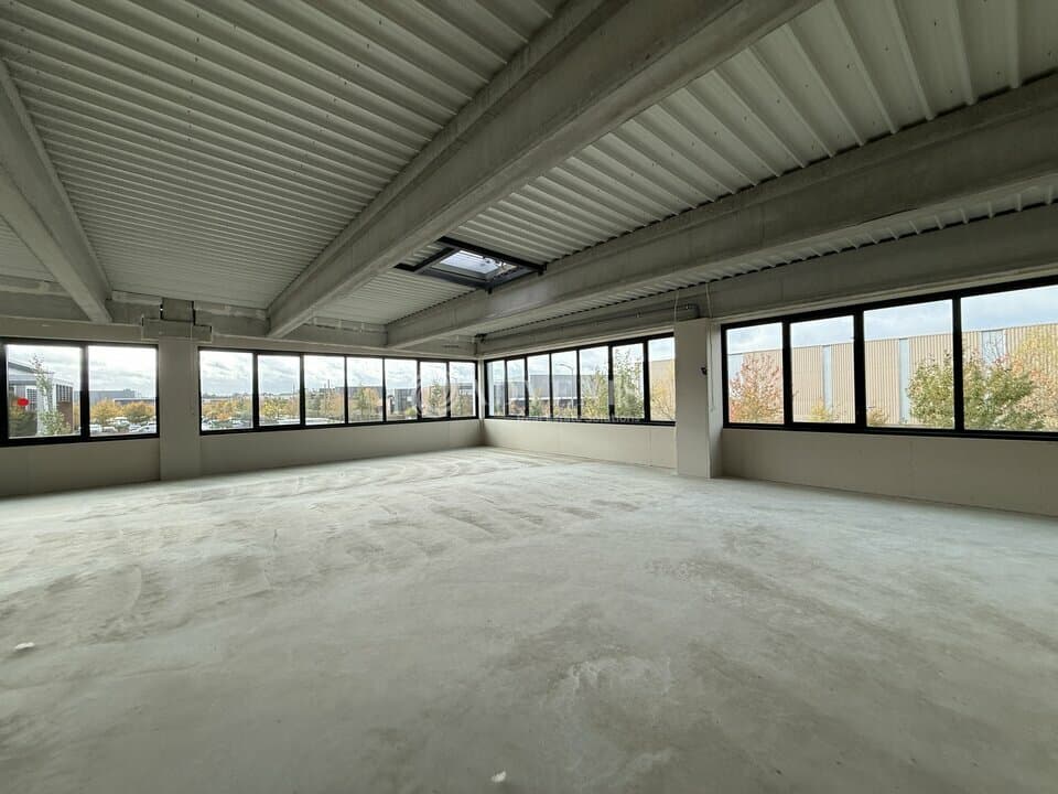 Local commercial · 1921 m² · Location — photo 3