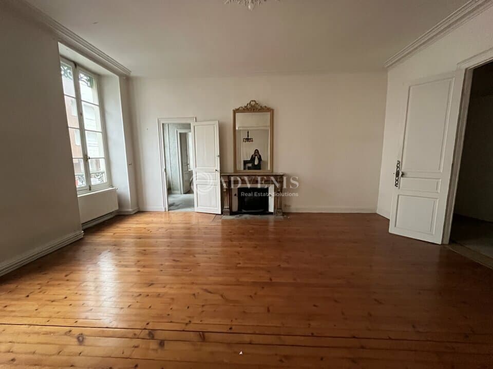Local commercial · 925 m² · Location — photo 3