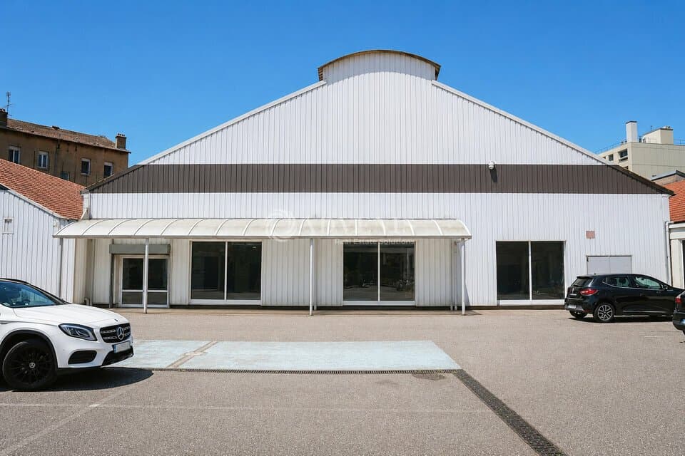 Local commercial · 950 m² · Location — photo 3