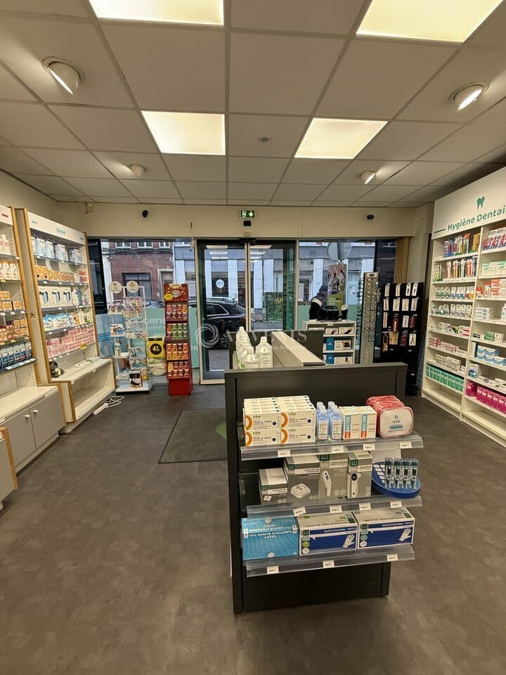 Pharmacie · 68 m² · Achat des murs — photo 3