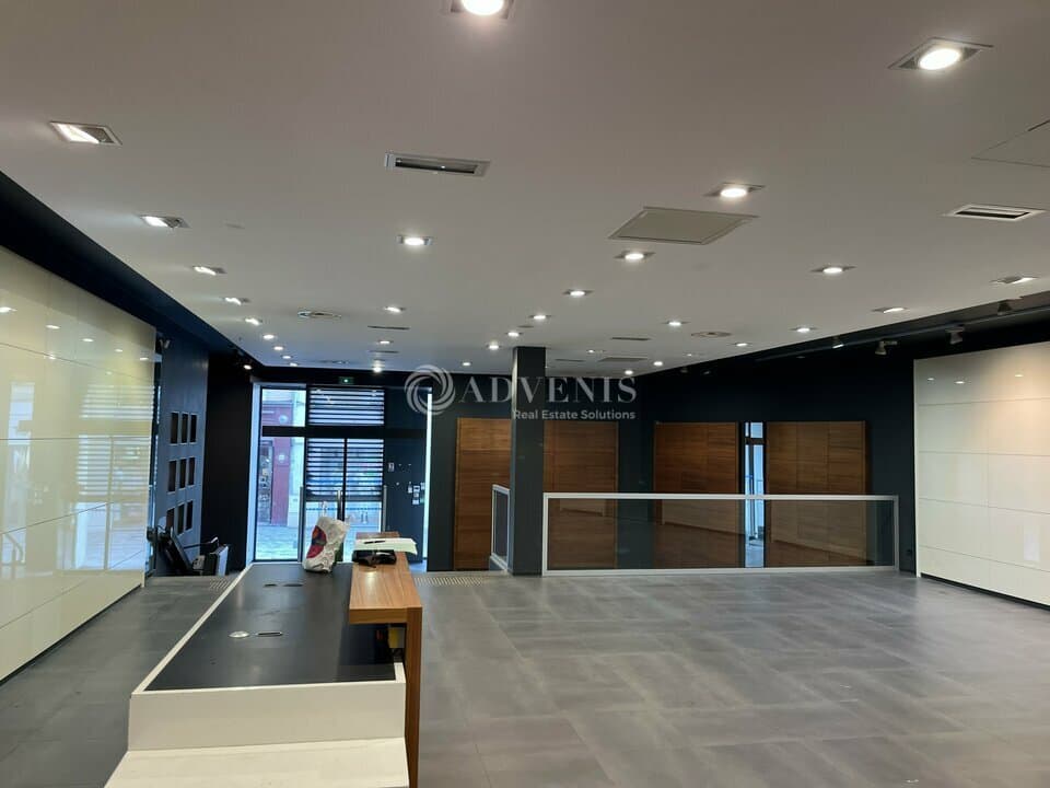 Local commercial · 407 m² · Location — photo 2