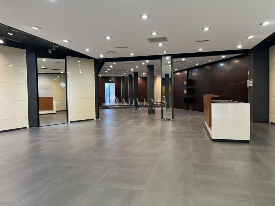 Local commercial · 407 m² · Location — photo 3