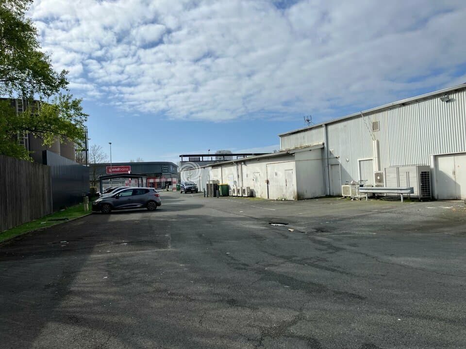 Restaurant · 598 m² · Location — photo 2