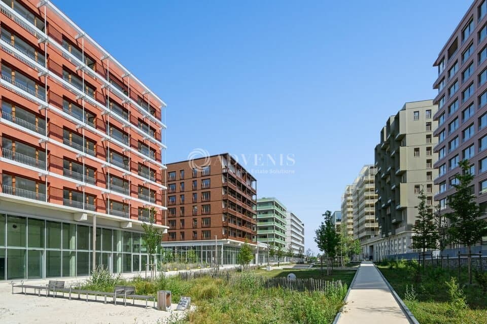 Local commercial · 240 m² · Location — photo 1