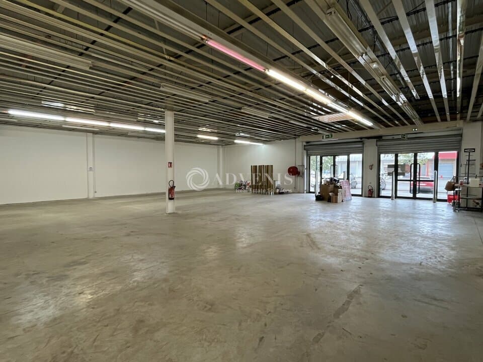 Local commercial · 700 m² · Location — photo 3