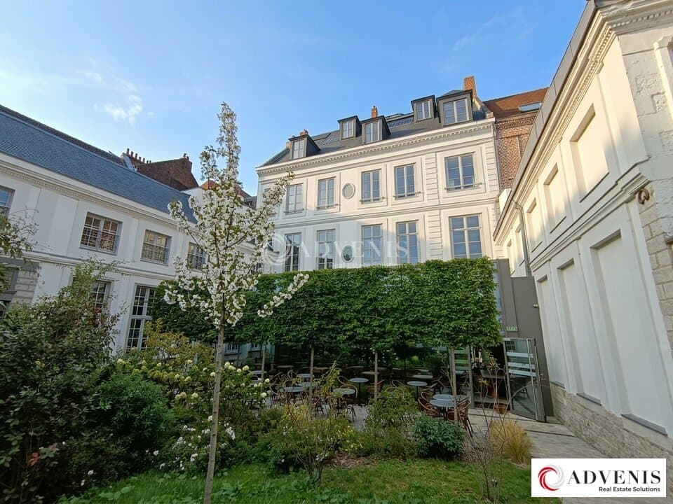 Local commercial · 1100 m² · Location — photo 1